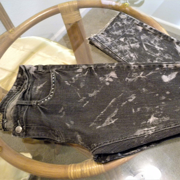 Red Rivet Black/Bleached Bedazzel Pocket Straight Leg Jeans Size: 34 - Picture 7 of 11